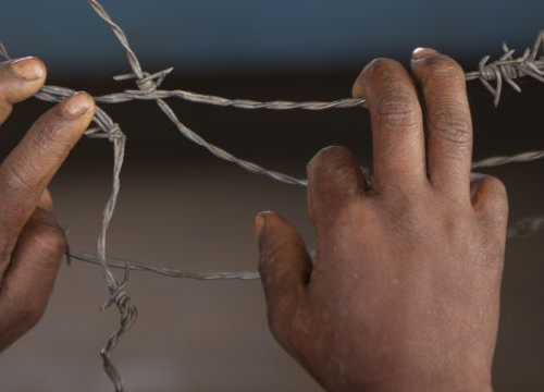 Papua New Guinea, Southern Highlands province, Katiloma. Barbed wires at the window of a clinic abandoned because of a tribal conflict.