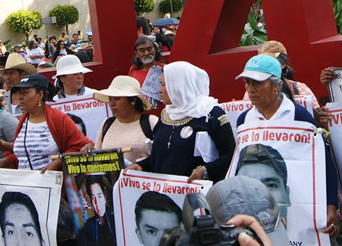 March for 10 months without the Ayotzinapa normalistas