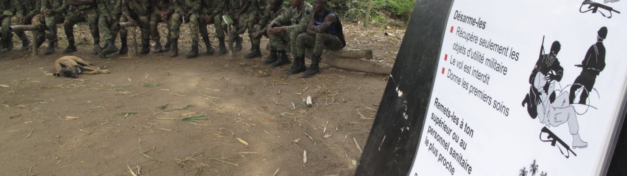 Côte d'Ivoire,  Abidjan, military instruction center in Akandjé. An ICRC dissemination session on international humanitarian law for the 1st bataillon of commando paratroopers.