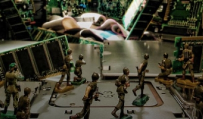 Toy soldiers siulating a fight in a context of electronic computer circuits