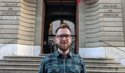 Photo of Alexander Bekmurzin in front of Geneva's palais de Justice